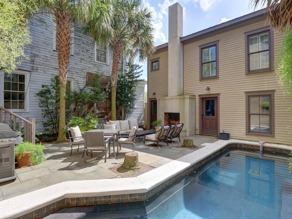 Southern Elegance Carriage House Savannah Apartment